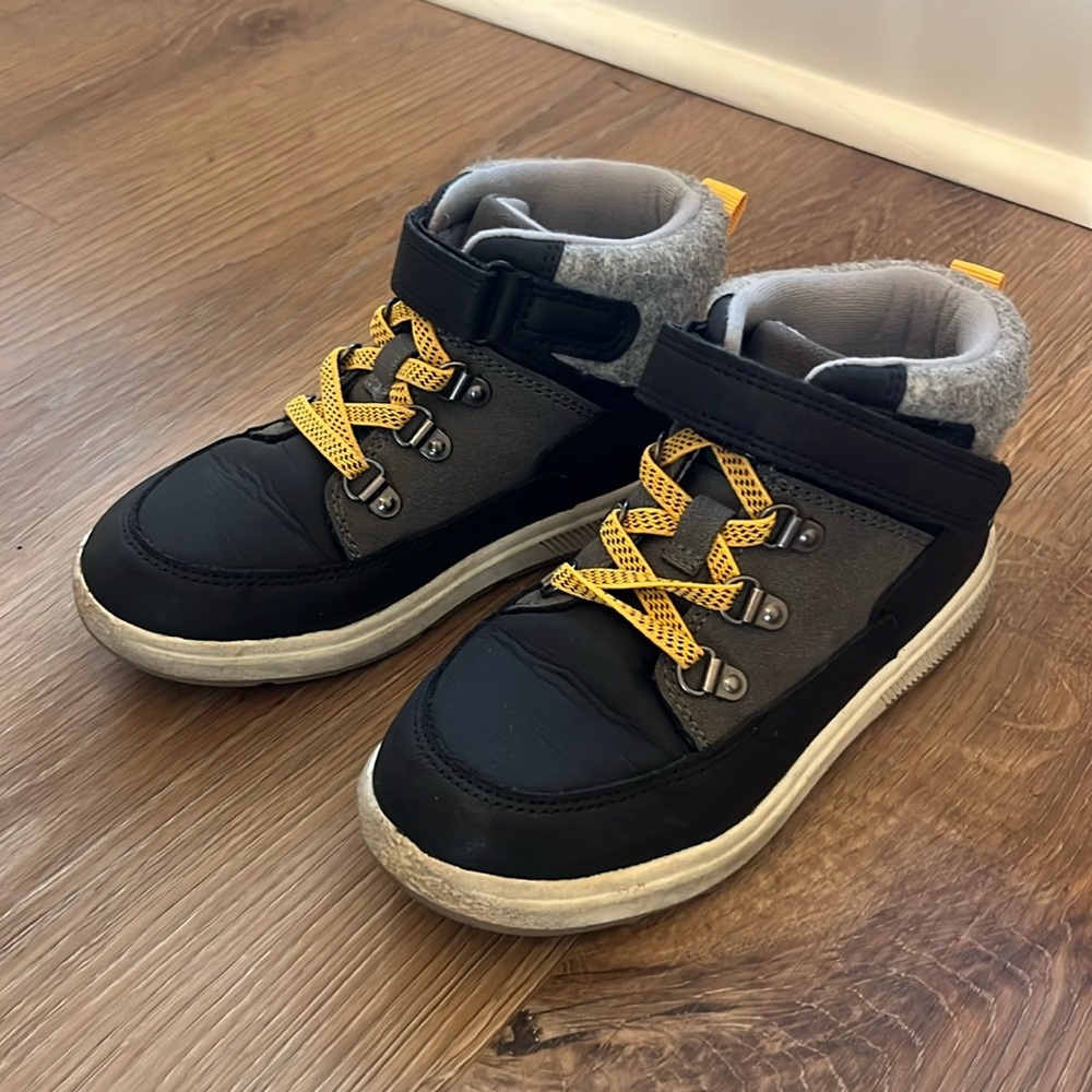 Cat and Jack Boys’ boots, size 11.